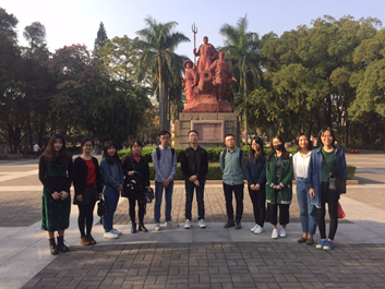 同学们参观过程