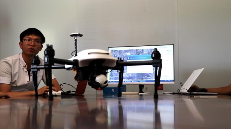 （图10-1 走访宿舍）