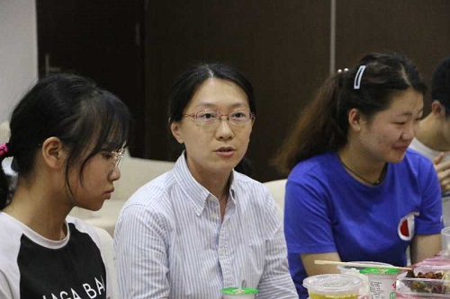 赵姗姗副教授热情回答同学问题