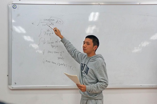 小讲师李颢为同学们解答例题